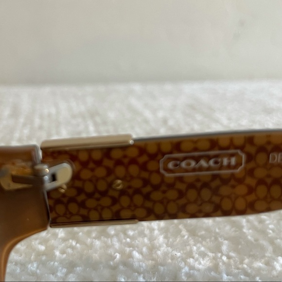 Coach Sunglasses - new condition no Straches or dents - Picture 5 of 8